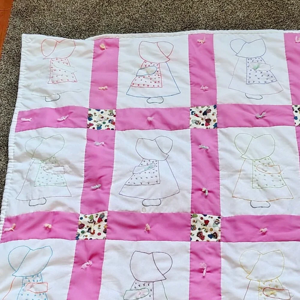 VINTAGE Cotton Handmade Pink White SUN BONNET SUE Quilt Baby Blanket